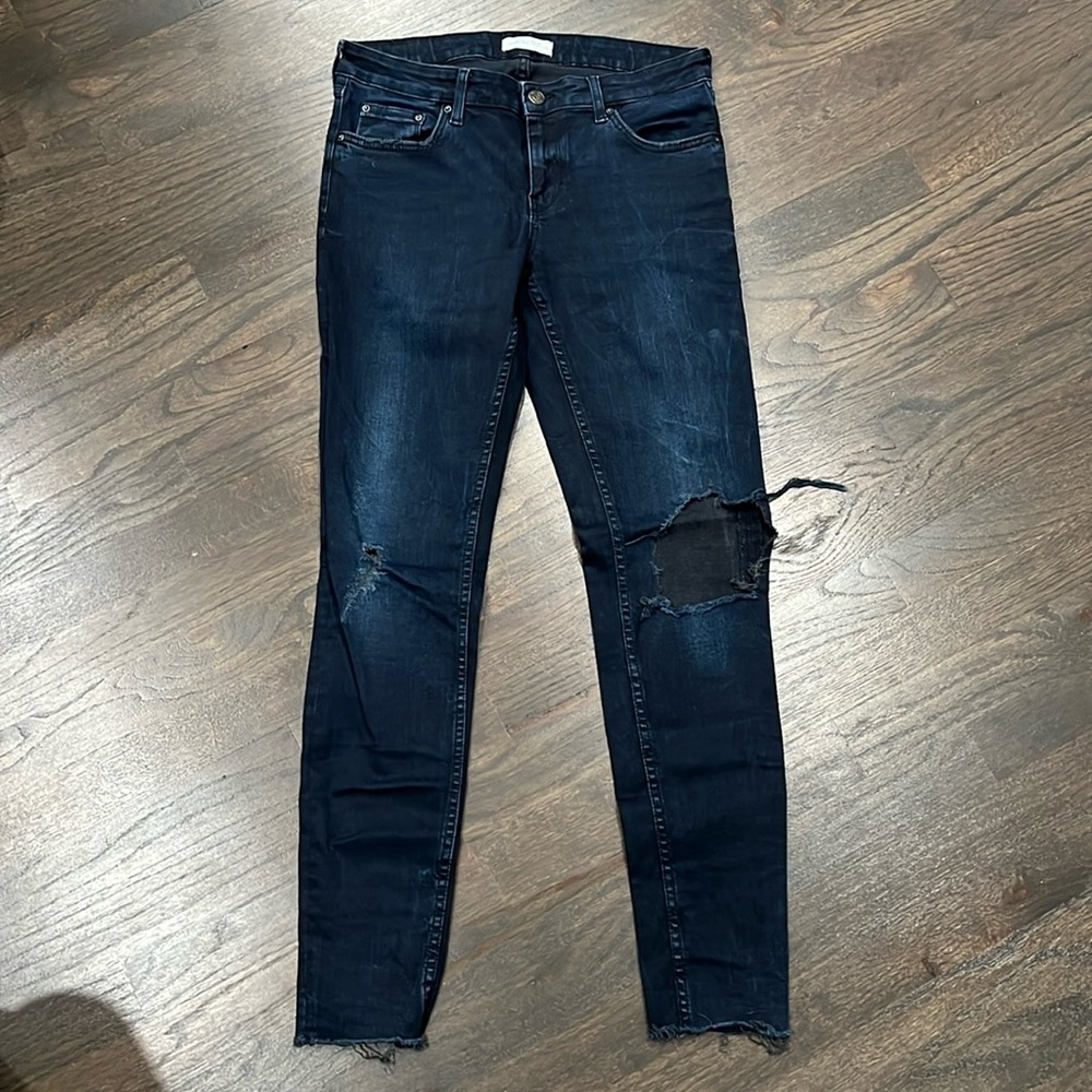 Zara women’s distressed ripped skinny jeans